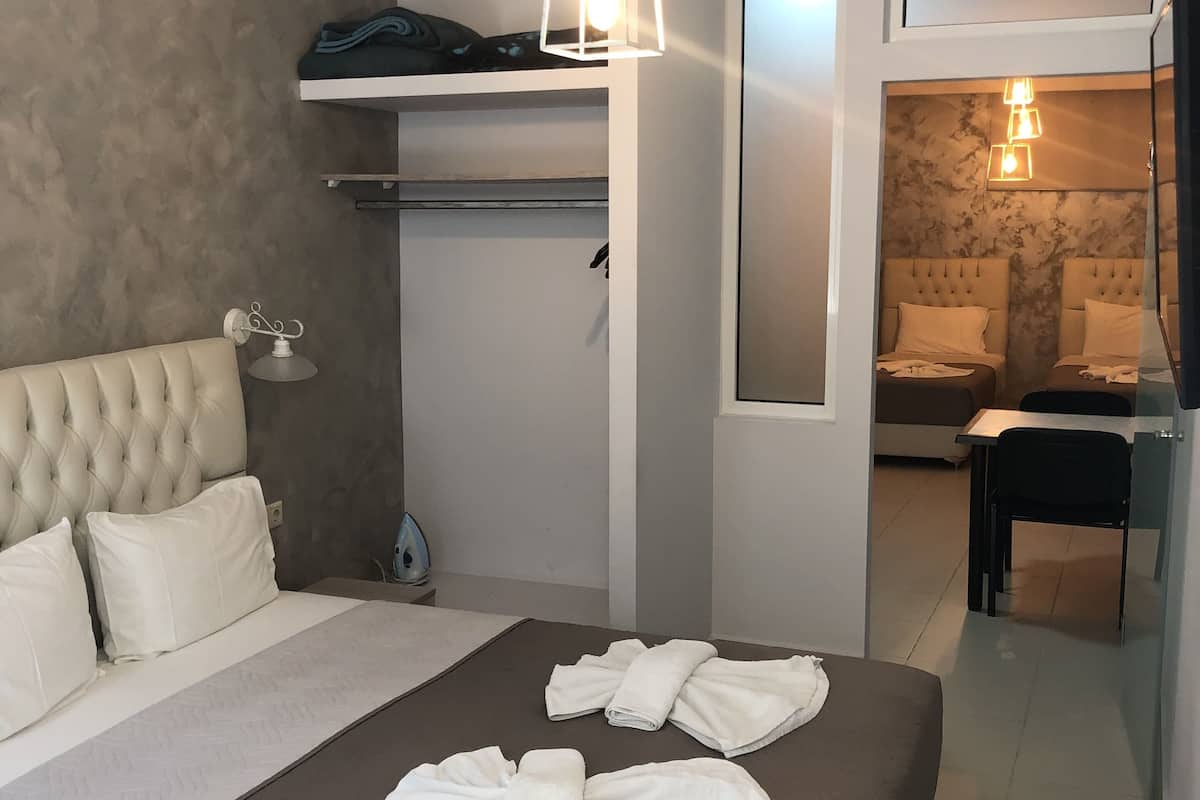 Apartment | Soundproofing, iron/ironing board, free WiFi, bed sheets