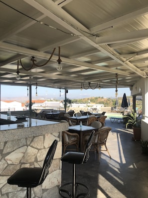 Bar (on property) - Labyrinth Hotel (Apokoronas)