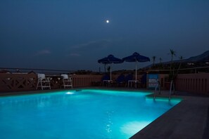 Seasonal outdoor pool - Labyrinth Hotel (Apokoronas)