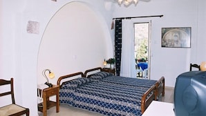 Triple Room | In-room safe - liogerma Hotel (Milos)