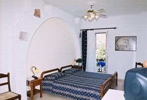 Triple Room | In-room safe - liogerma Hotel (Milos)