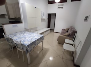 11-inch TV with cable channels - Sweet Venice - rooms & apartments (Venice)