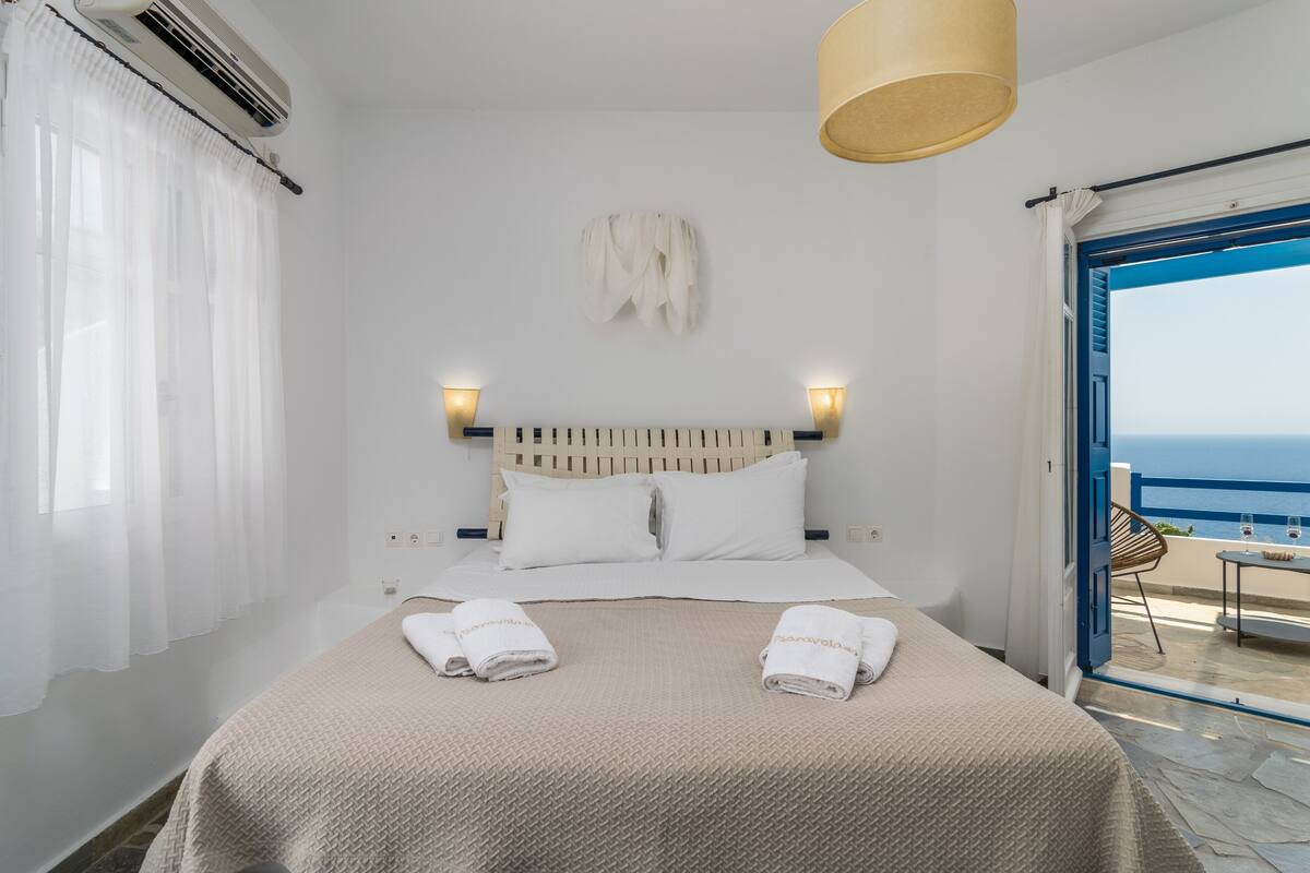 Comfort Double Room, Sea View | In-room safe, laptop workspace, iron/ironing board (on request)