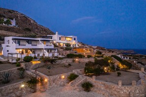 Front of property - evening/night - Psaravolada Hotel Milos (Milos)