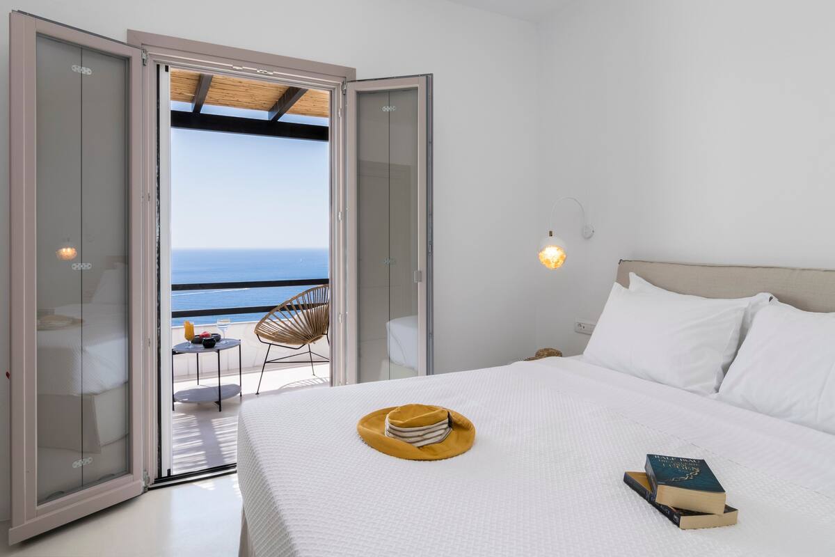 Deluxe Double Room, Sea View | In-room safe, laptop workspace, iron/ironing board (on request)