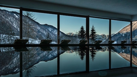 Indoor pool, sun loungers