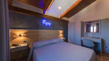 Standard Double Room | Minibar, in-room safe, desk, soundproofing