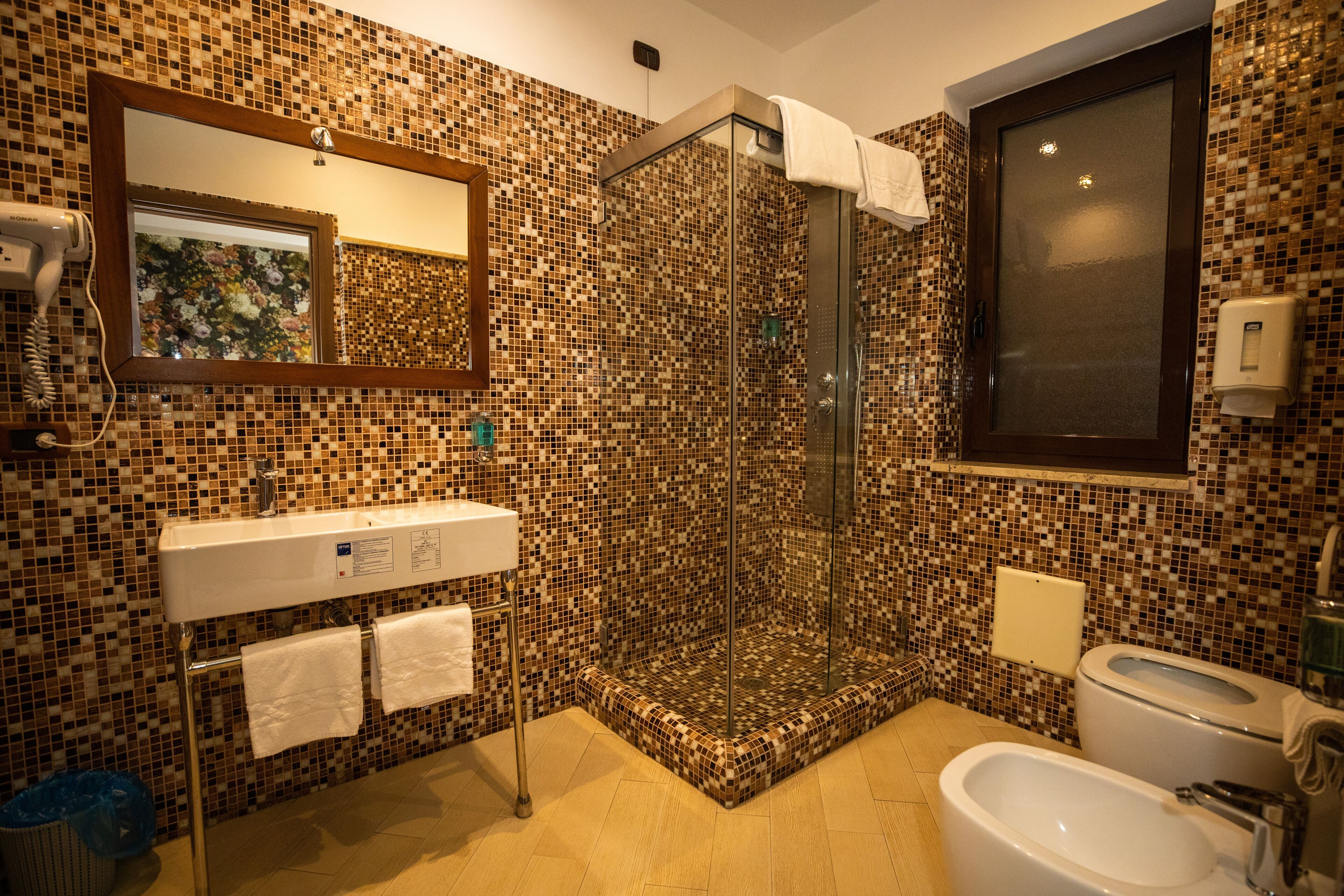 junior suite, jetted tub | bathroom | shower, rainfall showerhead, free toiletries, hair dryer