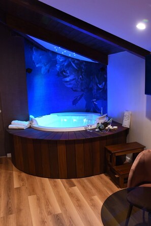Suite King | Private spa tub - Hotel Vogue (Giugliano in Campania)