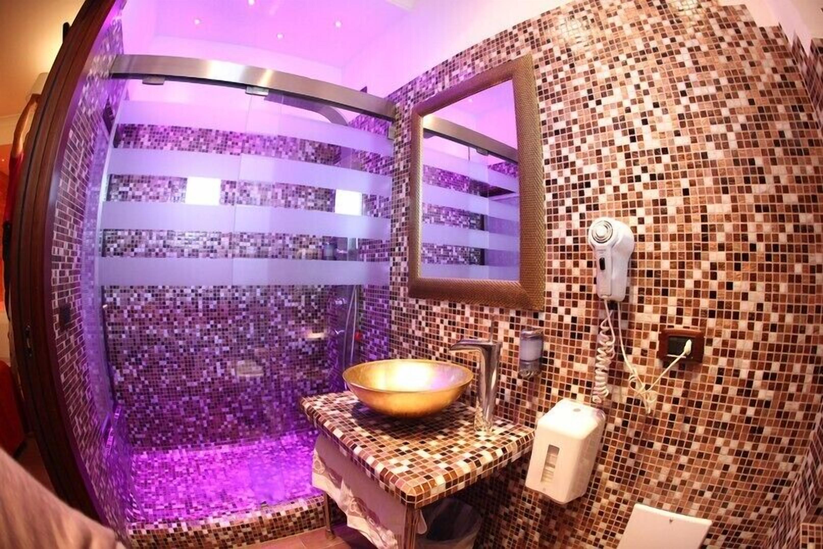 shower, rainfall showerhead, free toiletries, hair dryer