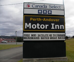 Property grounds - Perth-Andover Motor Inn (Perth-Andover)