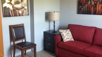 Classic Suite, 1 King Bed with Sofa bed | Living area | 32-inch flat-screen TV with satellite channels, TV
