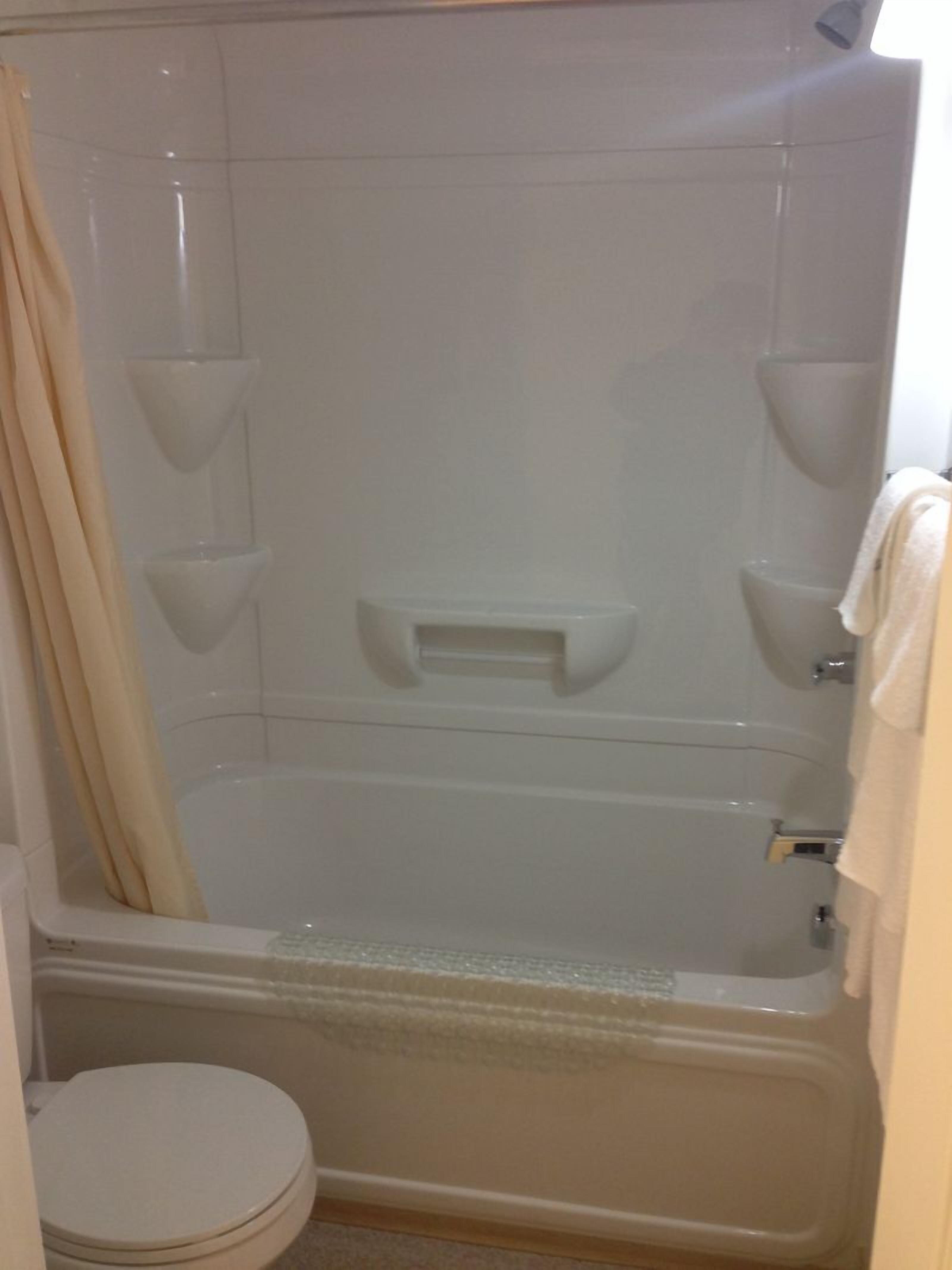Rom – standard, 2 dobbeltsenger | Dusj på badet