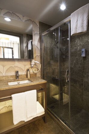 Deluxe-Suite, 1 Schlafzimmer, Nichtraucher, Küche | Badezimmer