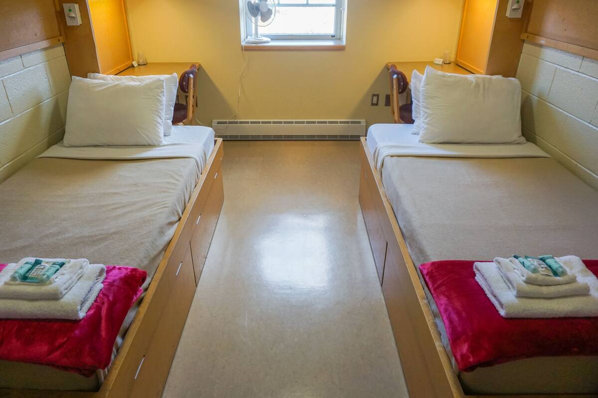 standard room, 2 single beds | desk, iron/ironing board, free wifi