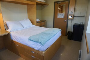 Standard Room, 1 Double Bed | Desk, iron/ironing board, free WiFi - Memorial University (St. John's)