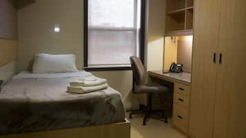 2 Bedroom Suite, 2 Twin Beds | Meja kerja, setrika/meja setrika, dan Wi-Fi gratis