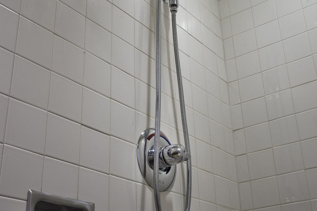 2 bedroom suite, 2 twin beds | bathroom shower