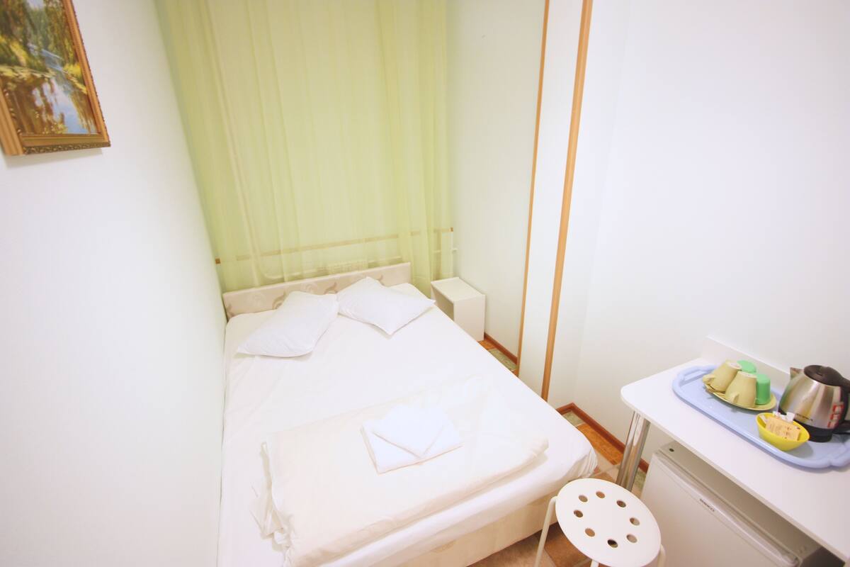 Kamar, 1 Tempat Tidur Double, tanpa jendela | Meja kerja, setrika/meja setrika, Wi-Fi gratis, dan seprai linen