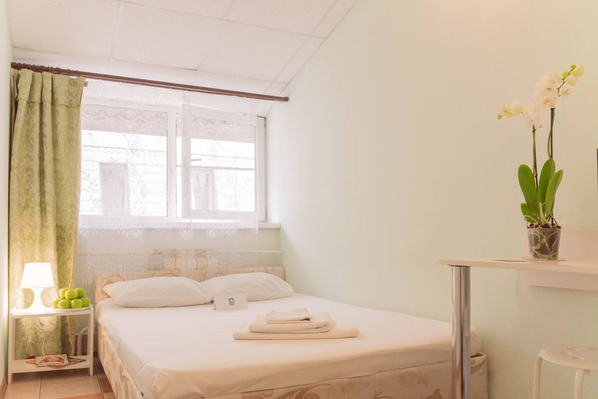 Kamar Standar, 1 Tempat Tidur Double | Meja kerja, setrika/meja setrika, Wi-Fi gratis, dan seprai linen