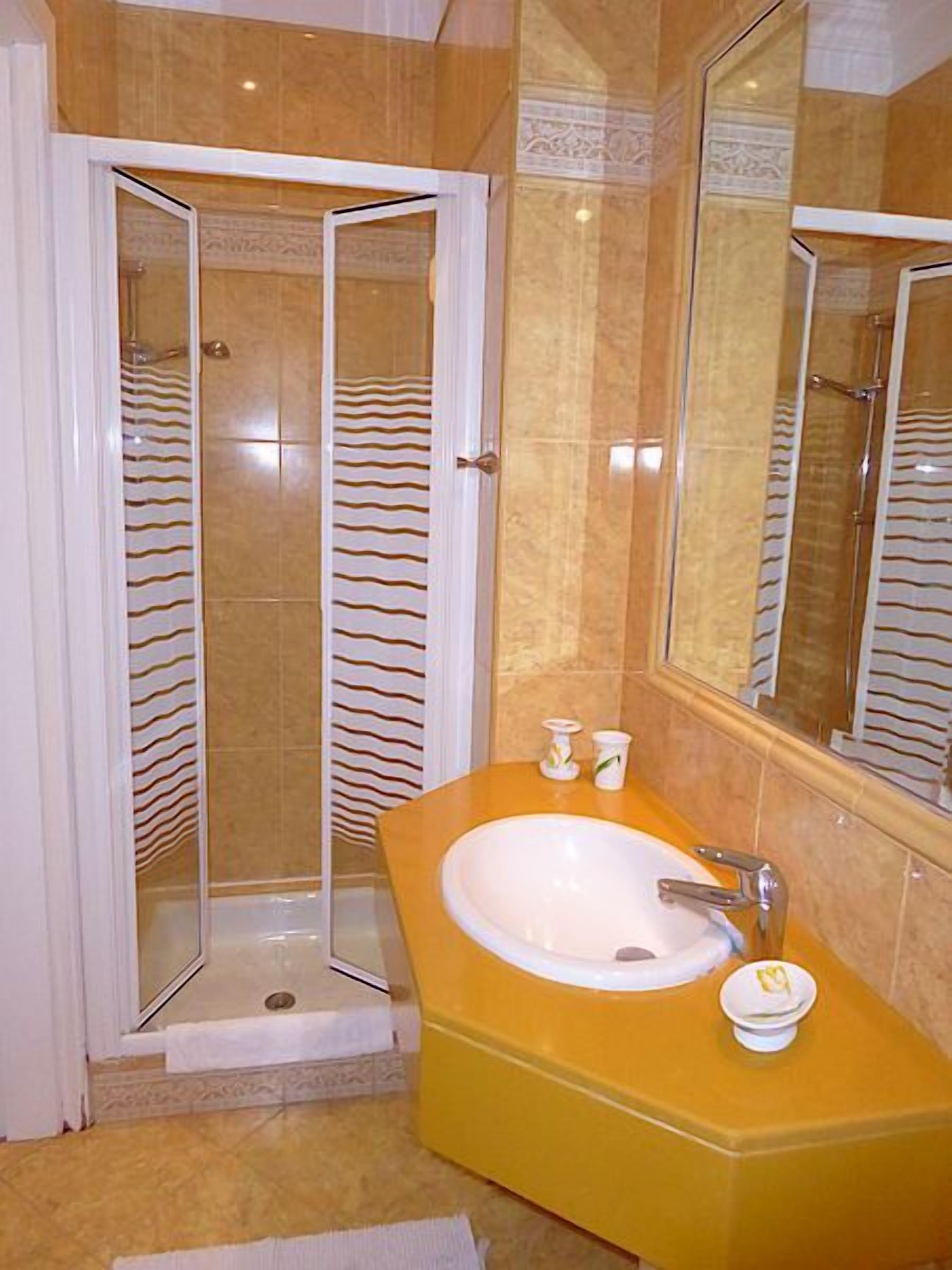 studio | bathroom | shower, hair dryer, bathrobes, bidet