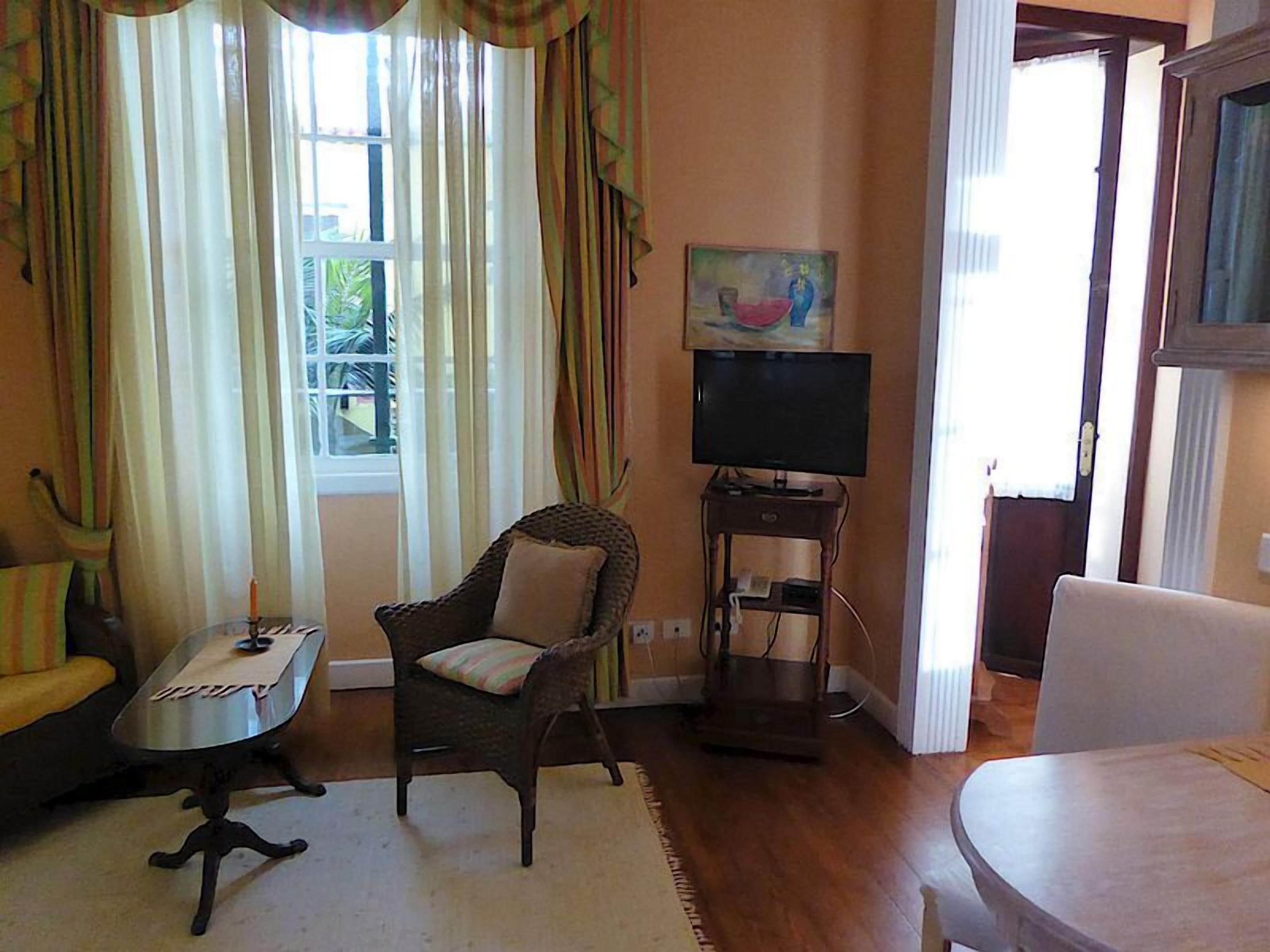 studio | living area | flat-screen tv