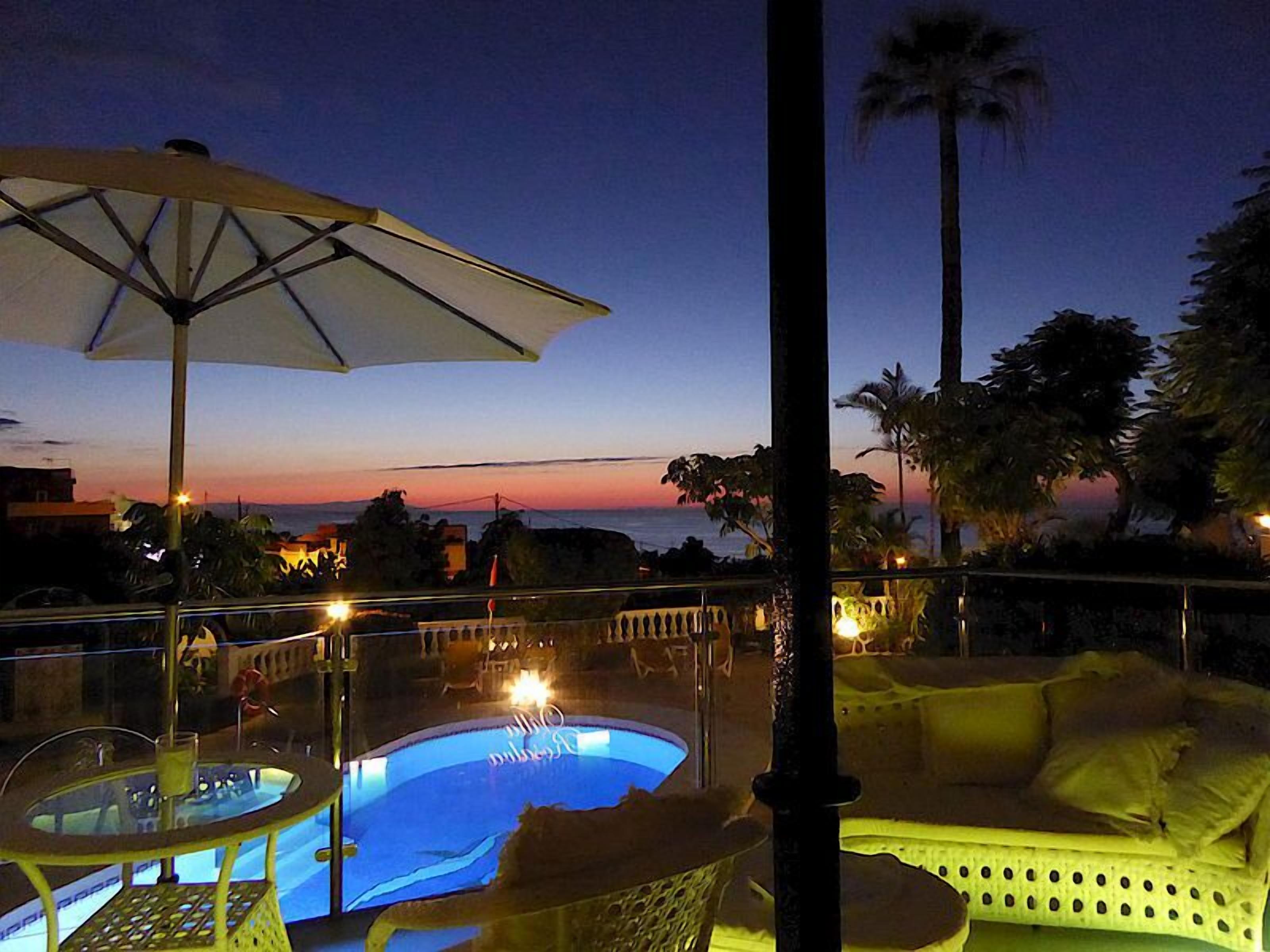 outdoor pool, pool umbrellas, pool loungers