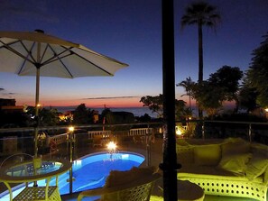 Outdoor pool, pool umbrellas, pool loungers - Apartamentos Villa Rosalva (Puerto de la Cruz)