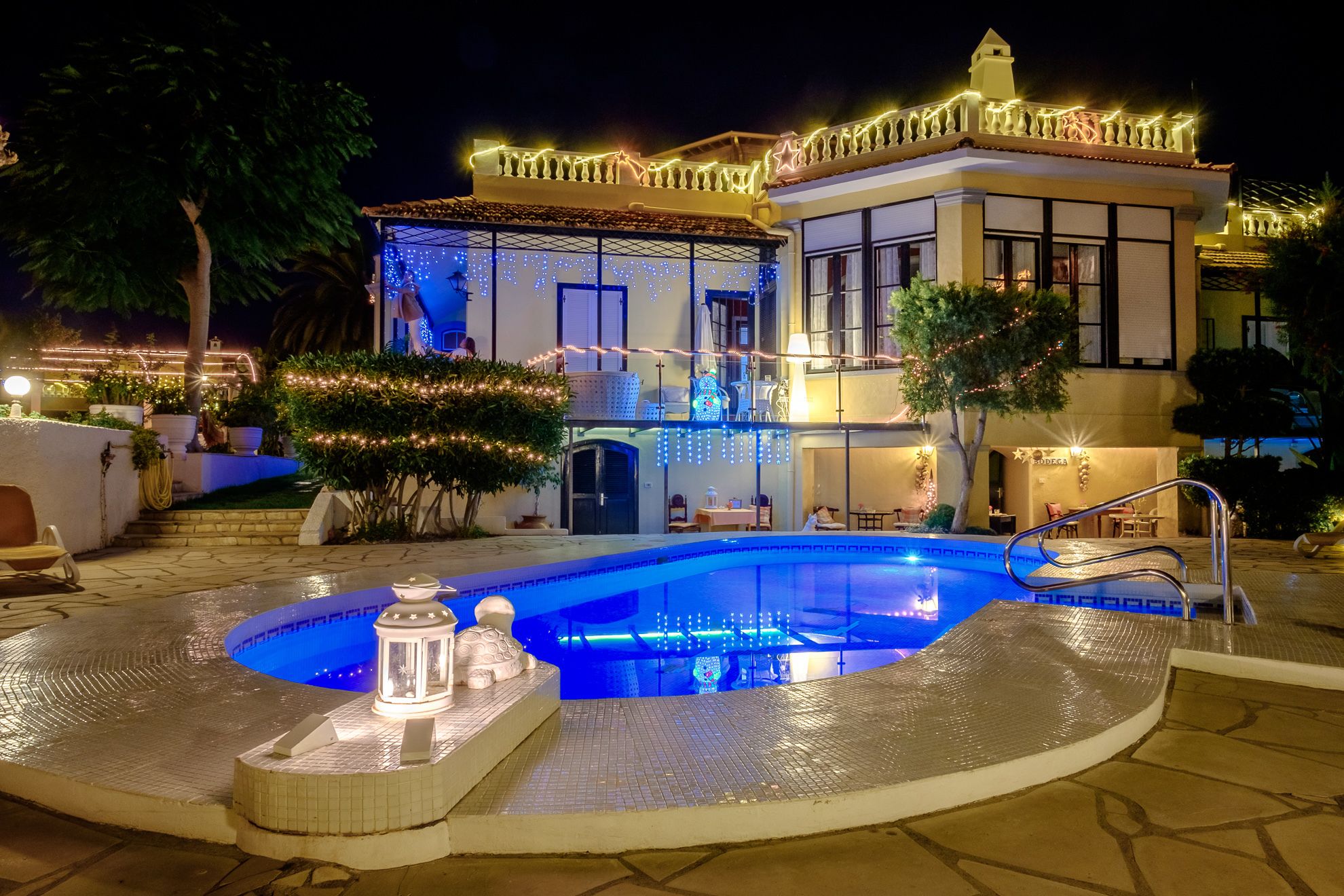 outdoor pool, pool umbrellas, pool loungers