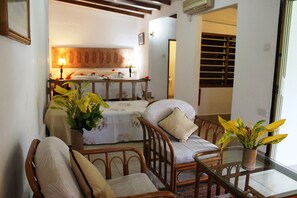 Caja de seguridad en la habitación, wifi gratis y ropa de cama 