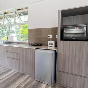 Superior Double Room | Private kitchen | Fridge, toaster, cleaning supplies - Romance Bungalows  (Mahé Island)
