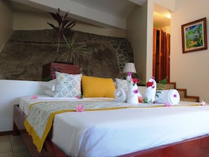 Chambre Double Standard, 1 lit double, vue jardin | Coffres-forts dans les chambres, Wi-Fi gratuit, draps fournis