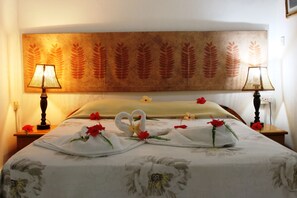 Zimmersafe, kostenloses WLAN, Bettwäsche