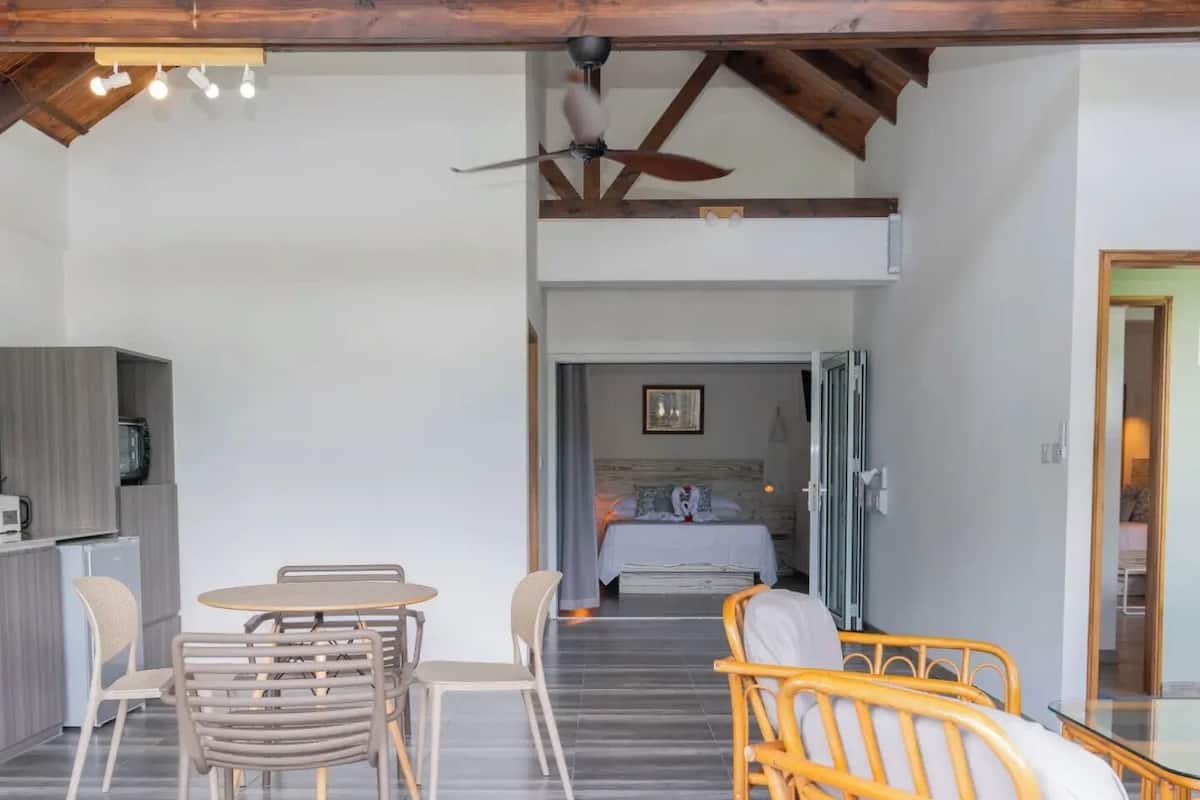 Superior Double Room | Living area | 21-inch flat-screen TV with cable channels, TV