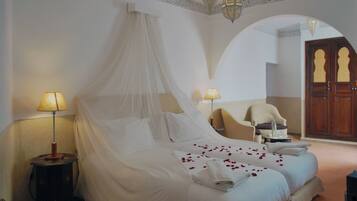 Chambre Double Deluxe | Coffres-forts dans les chambres, bureau, chambres insonorisées