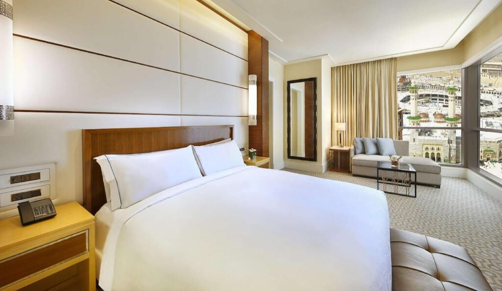 Ropa de cama de alta calidad, minibar, caja fuerte y escritorio