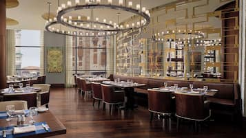 4 restaurants, international cuisine