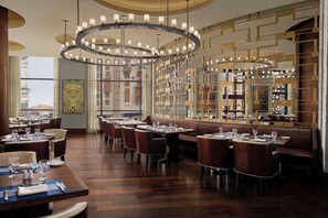 4 restaurants, international cuisine