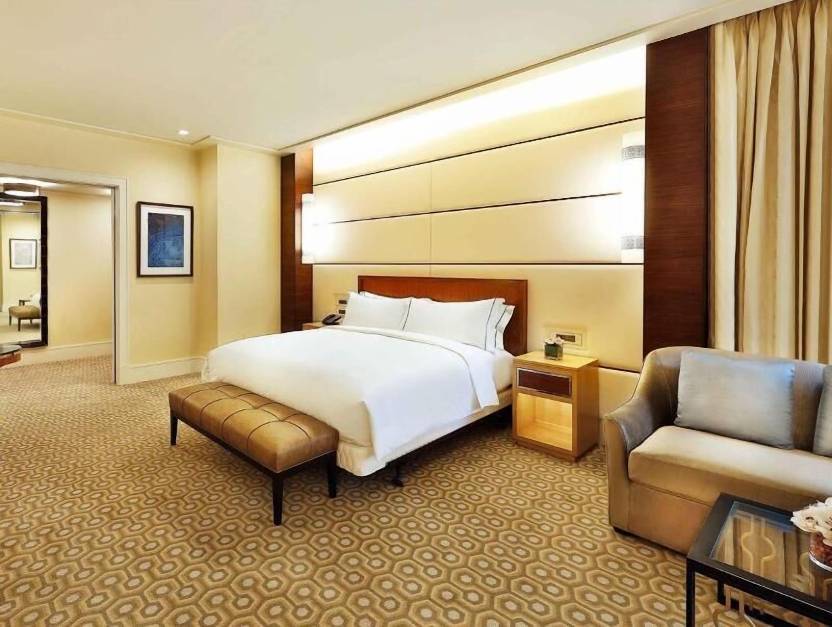Ropa de cama de alta calidad y minibar 