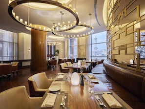 4 restaurantes, cocina internacional