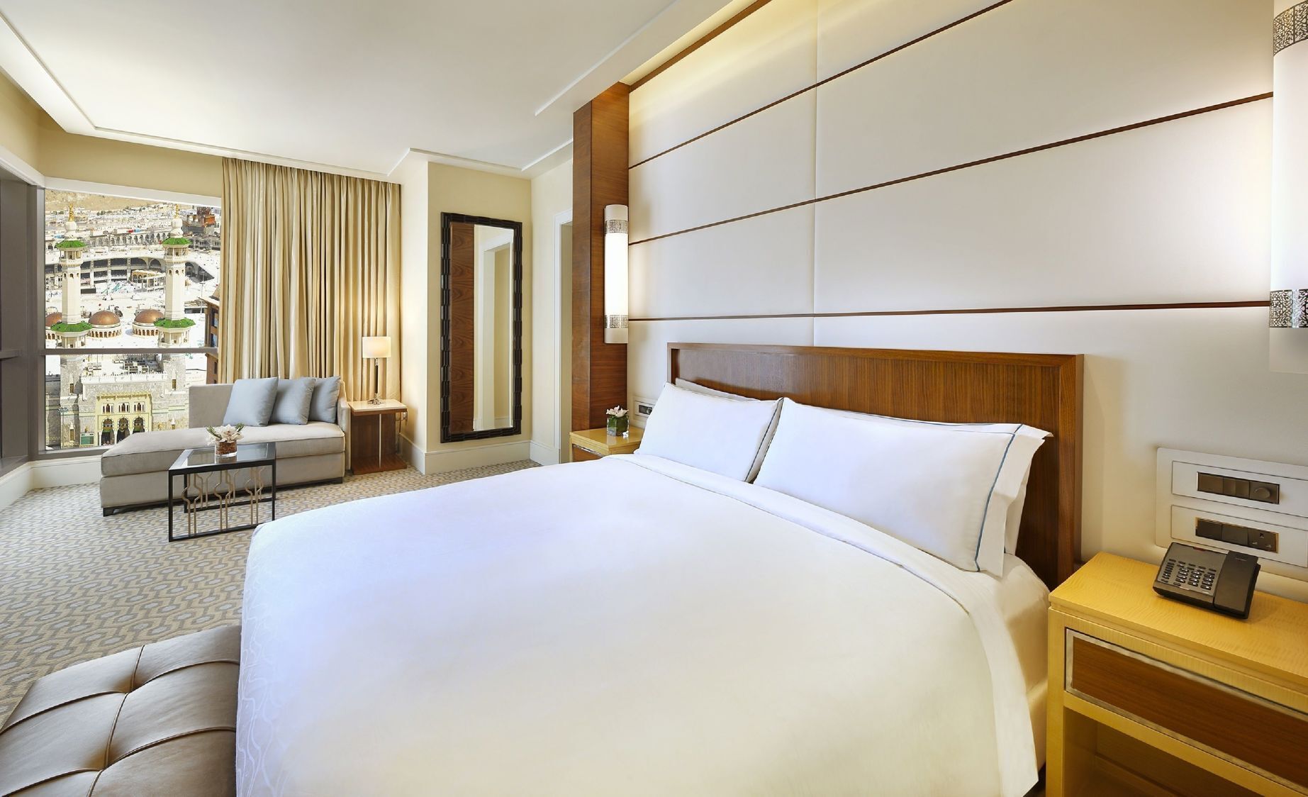 Ropa de cama de alta calidad y minibar 