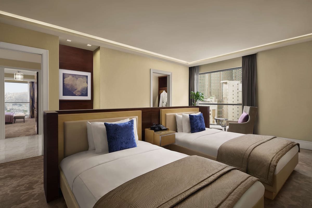 premium bedding, minibar, in-room safe, desk