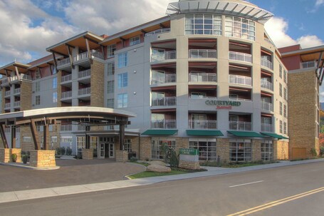Courtyard by Marriott Gatlinburg Downtown - Image 11