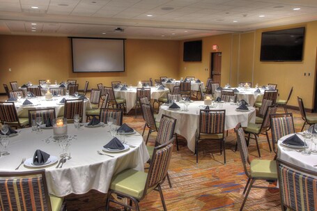 Courtyard by Marriott Gatlinburg Downtown - Image 18
