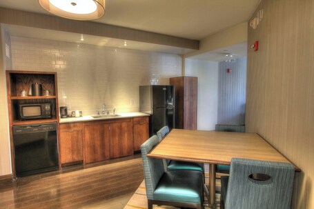 Courtyard by Marriott Gatlinburg Downtown - Image 10