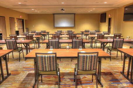Courtyard by Marriott Gatlinburg Downtown - Image 28