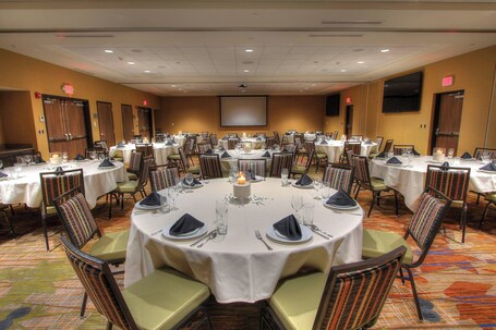 Courtyard by Marriott Gatlinburg Downtown - Image 27