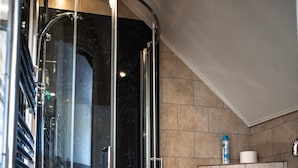 Triple Room, Ensuite (Room 9) | Bathroom shower - Queen Anne's Guest House (York)