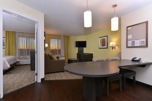 In-room safe, desk, blackout drapes, iron/ironing board - Candlewood Suites Casper by IHG (Casper)