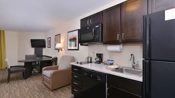1 bedroom, in-room safe, desk, blackout curtains